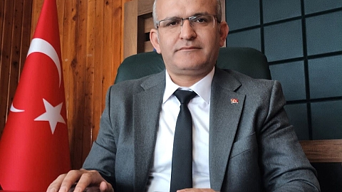 Başkan Demirel; Masa Başında Unutulan Memur : " Saygınlıktan Geçim Derdine"