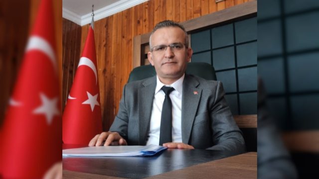 Başkan Demirel; Masa Başında Unutulan Memur : " Saygınlıktan Geçim Derdine"